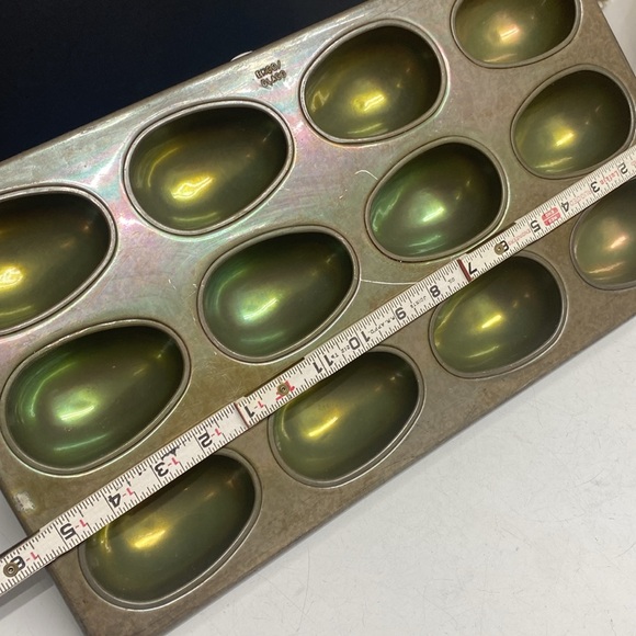 Ekco Glaco Steel Baking Pan Egg Shaped 12 Cup - Picture 10 of 17